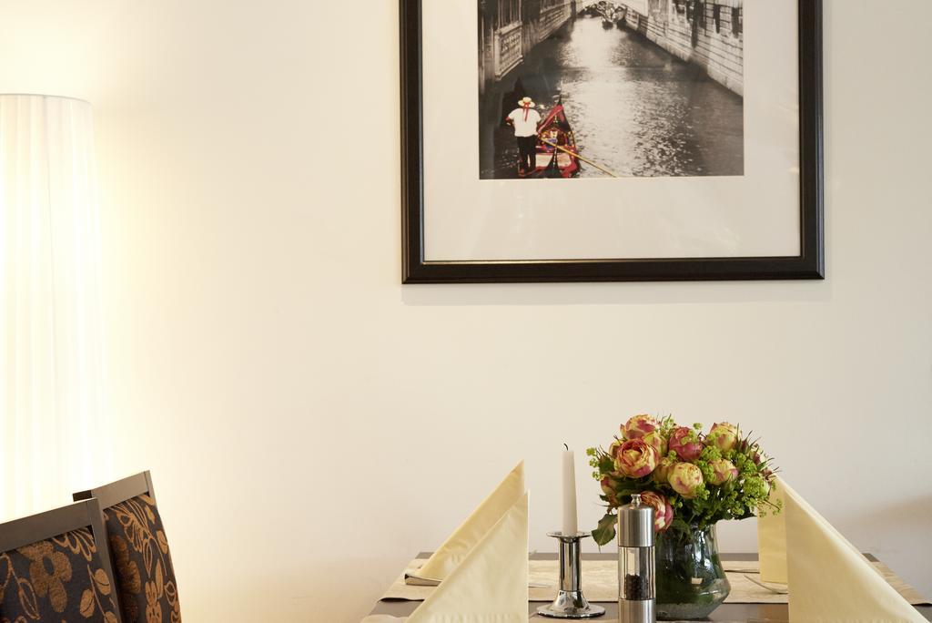 Hotel & Restaurant Rizzelli Superior นอยชตัดท์ อัน เดอ ไอส์ช ภายนอก รูปภาพ