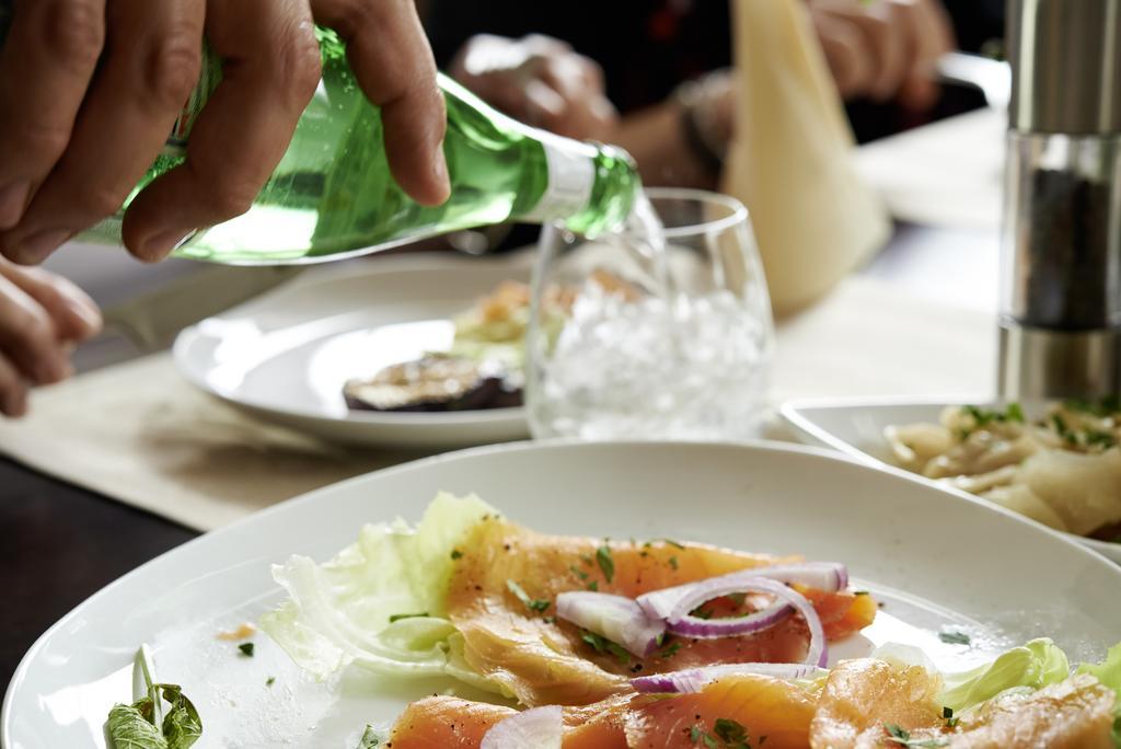 Hotel & Restaurant Rizzelli Superior นอยชตัดท์ อัน เดอ ไอส์ช ภายนอก รูปภาพ